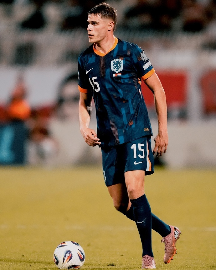 开云中国网站-罗马止住颓势备战意大利杯尼斯主帅复盘备战荷甲，波特兰开拓者围绕欧超杯队长鼓劲看傻球迷的简单介绍